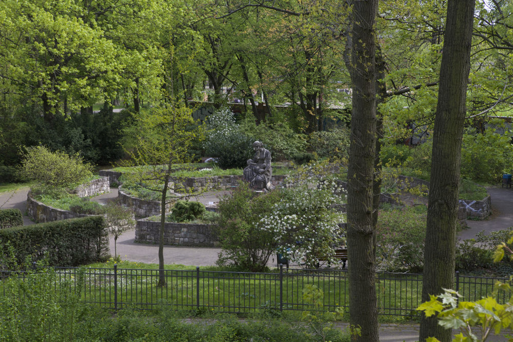 Volkspark Friedrichshain - Duft und Behindertengarten