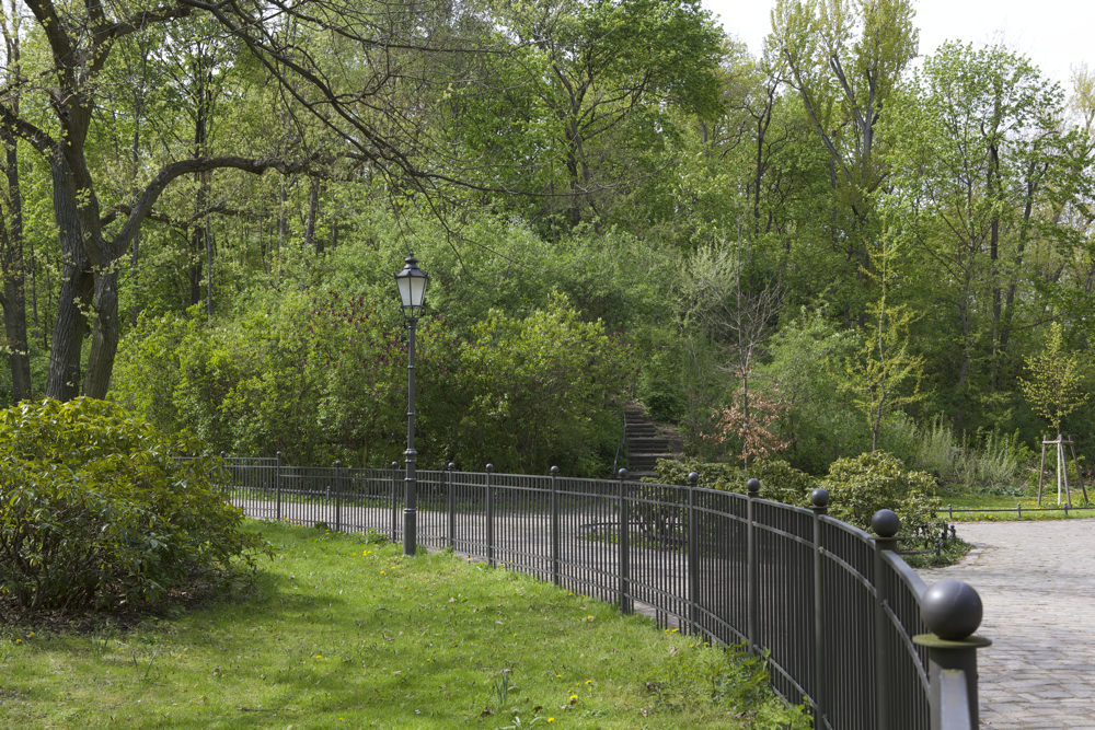 Volkspark Friedrichshain - Weg zum Duft und Behindertengarten