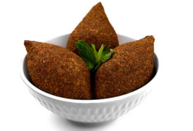 Kibbeh Mekliye | Klöße mit Bulgur und Hackfleisch |  Libanesische Küche Berlin | Qadmous